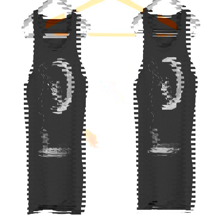 三日月で釣りをする猫 面白い猫愛好家 フィッシャー タンクトップ