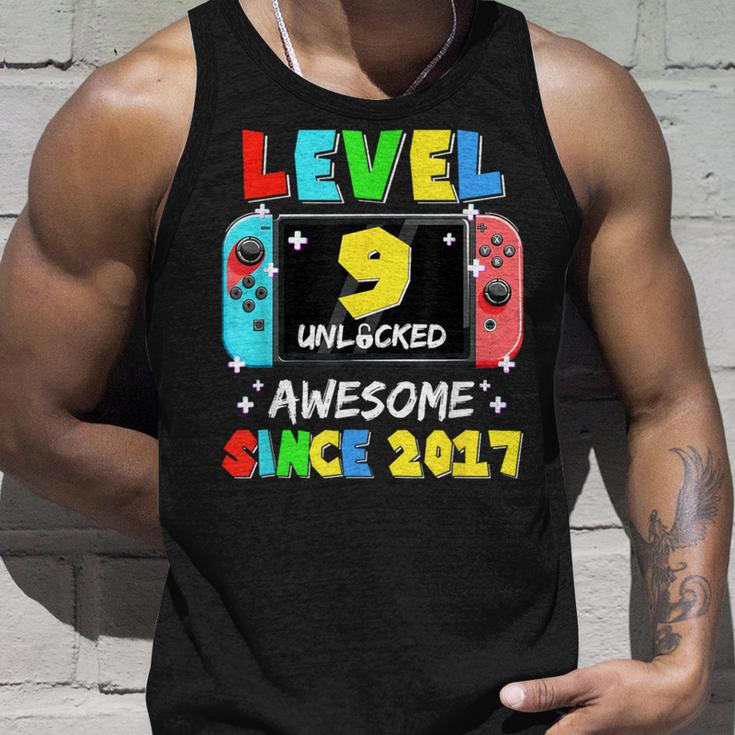 2017年以降、レベル9のロック解除済みゲーム9歳の誕生日。 タンクトップ 彼への贈り物