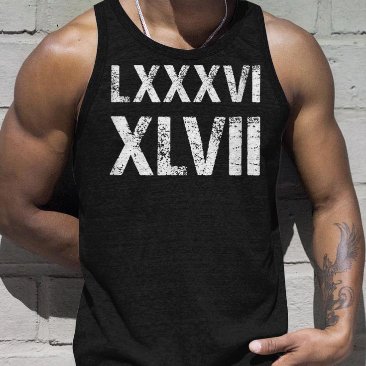 8647 ローマ数字 抗議ヴィンテージアンティーク調 Lxxxvi Xlvii タンクトップ 彼への贈り物