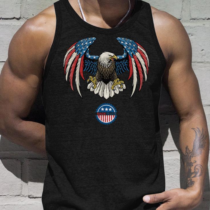 Abstract Unitedtates Of America Wild Eagle With Usa Flag タンクトップ 彼への贈り物