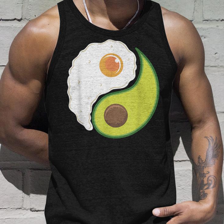 Avocado And Eggs Keto Diet Healthy Eating Yin Yang Yin Yang タンクトップ 彼への贈り物