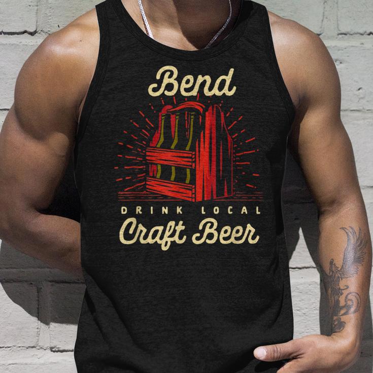 Bend Drink Local Craft ビールオレゴン醸造業者またはクラフト醸造所 タンクトップ 彼への贈り物