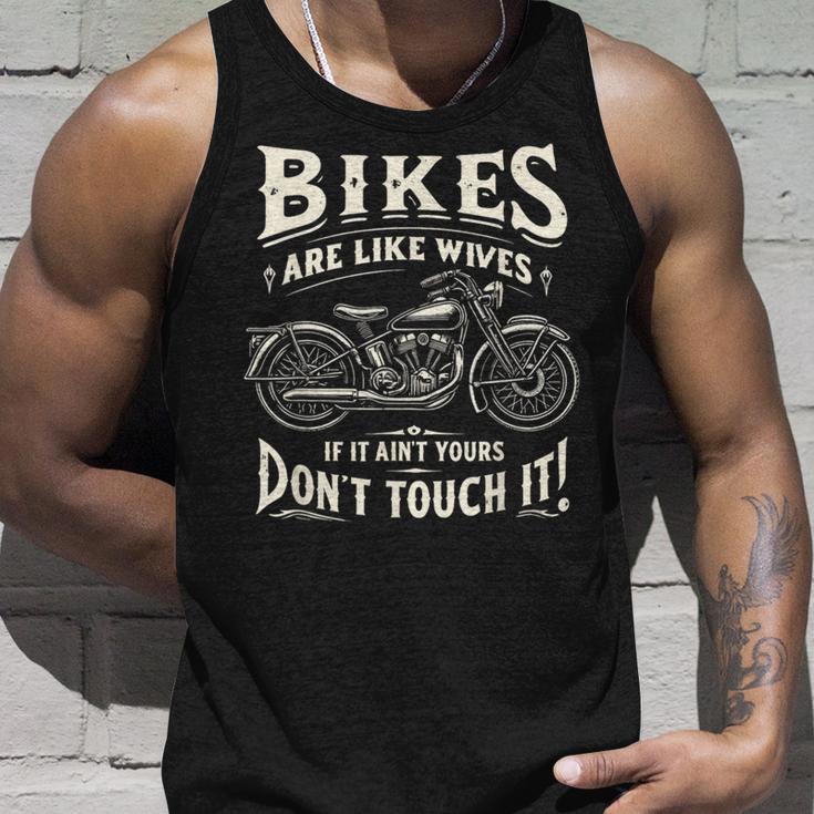 Bikes Are Like Wives 面白い オートバイ バイカー 妻 タンクトップ 彼への贈り物