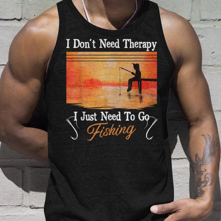 I Don't Need Therapy I Just Need Fishing タンクトップ 彼への贈り物