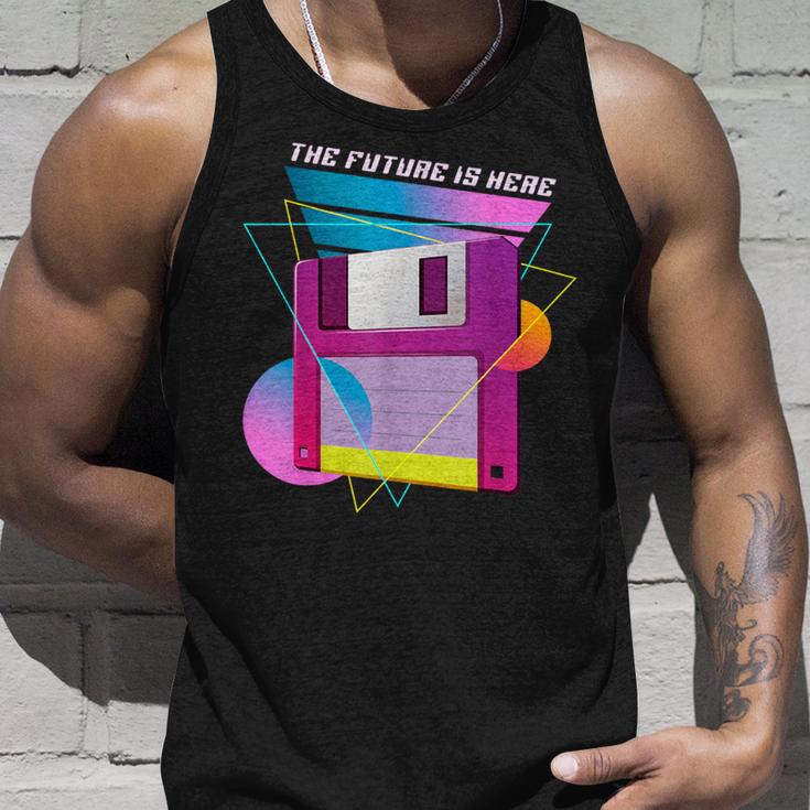 The Future Is Here フロッピーディスクディスクディスクレトロ80年代vaporwave タンクトップ 彼への贈り物