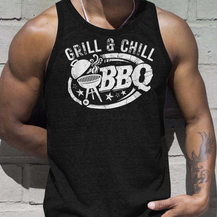 Grill And Chill おもしろbbqバーベキューシェフ 肉料理人 タンクトップ 彼への贈り物