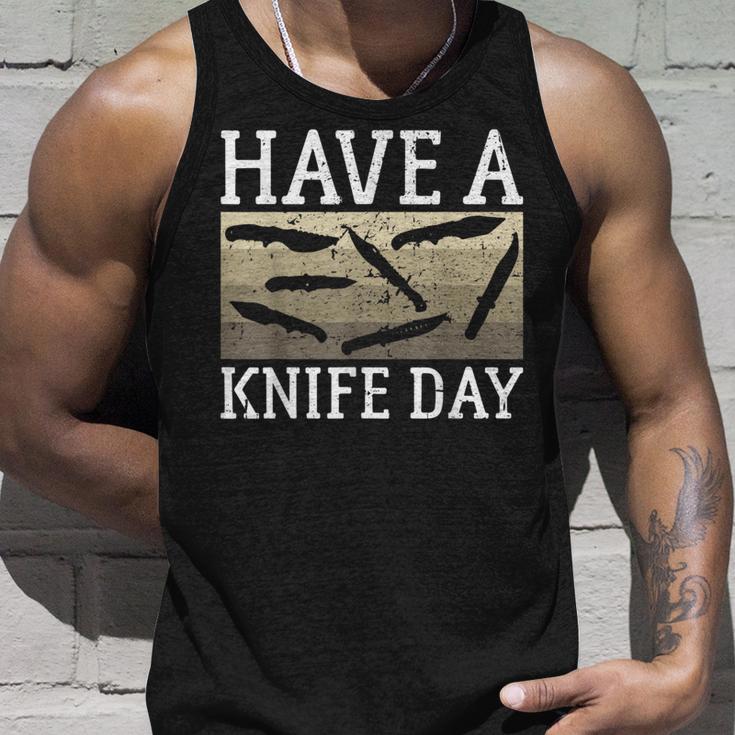 Have A Knife Day Knife Collector タンクトップ 彼への贈り物