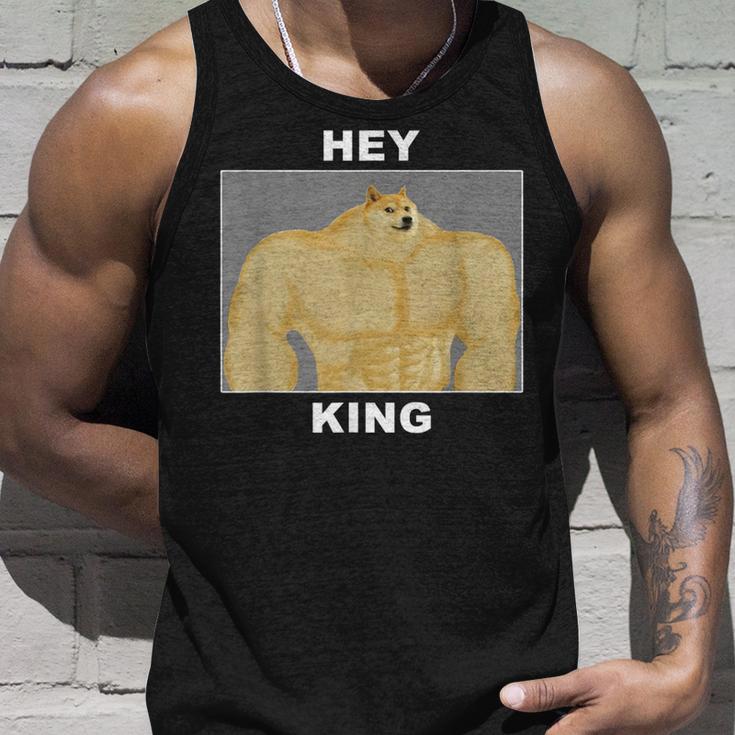 Hey Kingwole Doge Meme タンクトップ 彼への贈り物