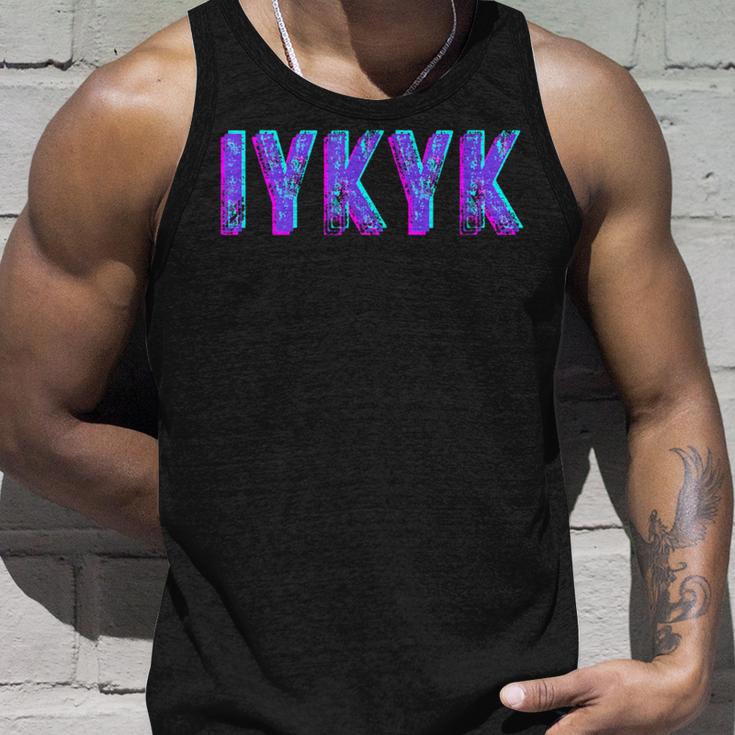 Iykyk Inside Joke In The Know If You Know You Know You Know ユーモア タンクトップ 彼への贈り物