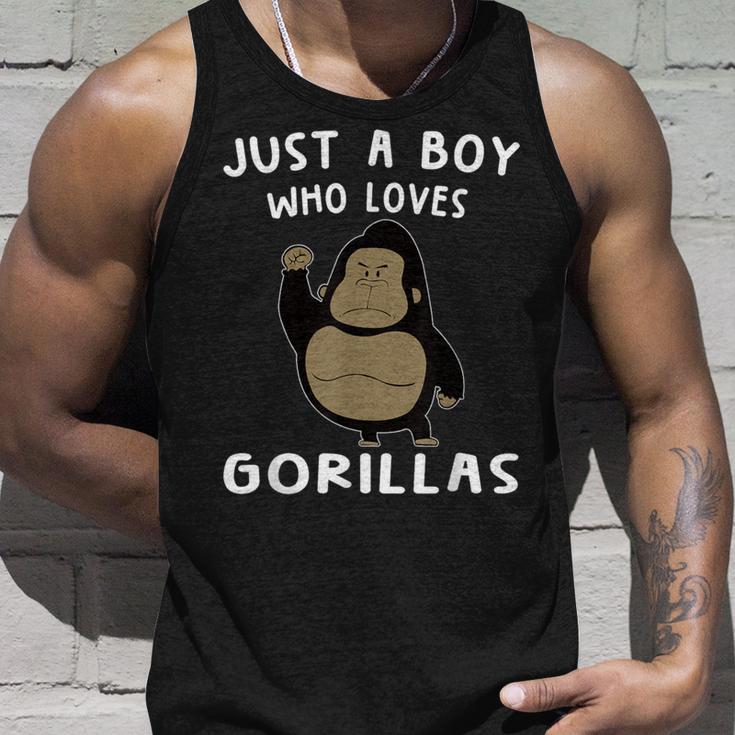 Just A Boy Who Loves Gorillas Gorilla Lover タンクトップ 彼への贈り物