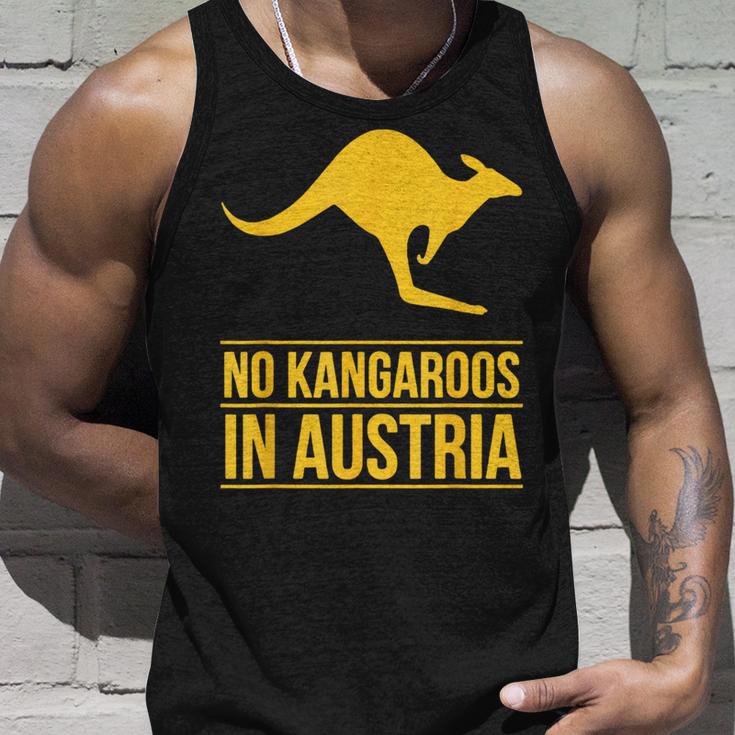 No Kangaroos In Austria タンクトップ 彼への贈り物
