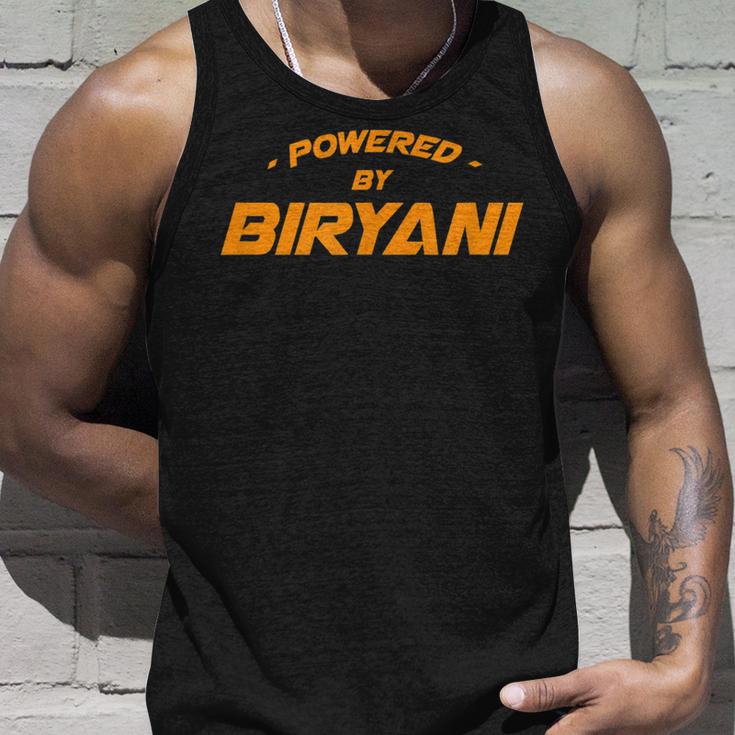 Powered By Biryani グルメ ビリヤニ 食品愛好家 ベリアーニ タンクトップ 彼への贈り物