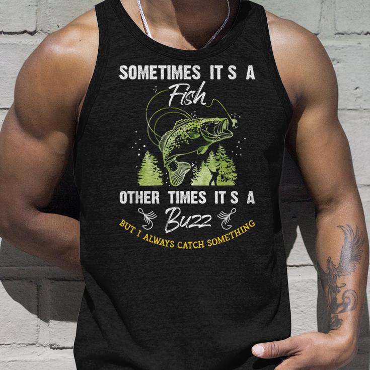 Sometimes Its A Fish Buzz Fishing Lover 漁師のギフト タンクトップ 彼への贈り物
