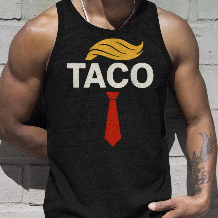 TACO トランプズ・オールウェイズ・チキン・アウト・タコス タンクトップ 彼への贈り物