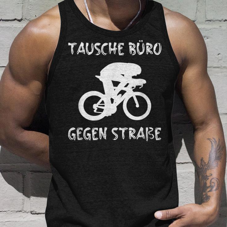 Triathlete Office Against Road Bike ランニング トライアスロンスポーツ タンクトップ 彼への贈り物
