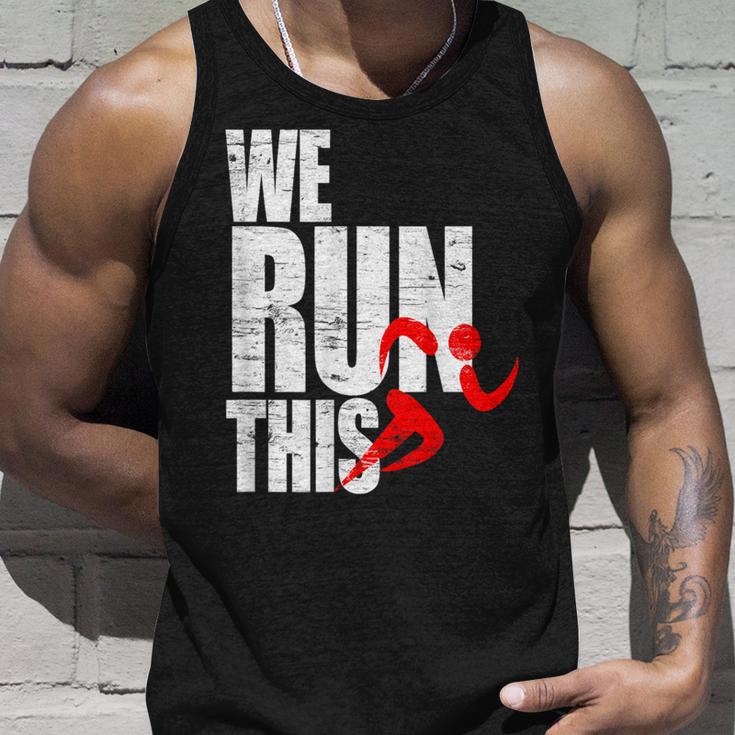 We Run This 我々はこれを実行しますランニング モチベーション マラソン フィットネス ワークアウト ジョギン タンクトップ 彼への贈り物