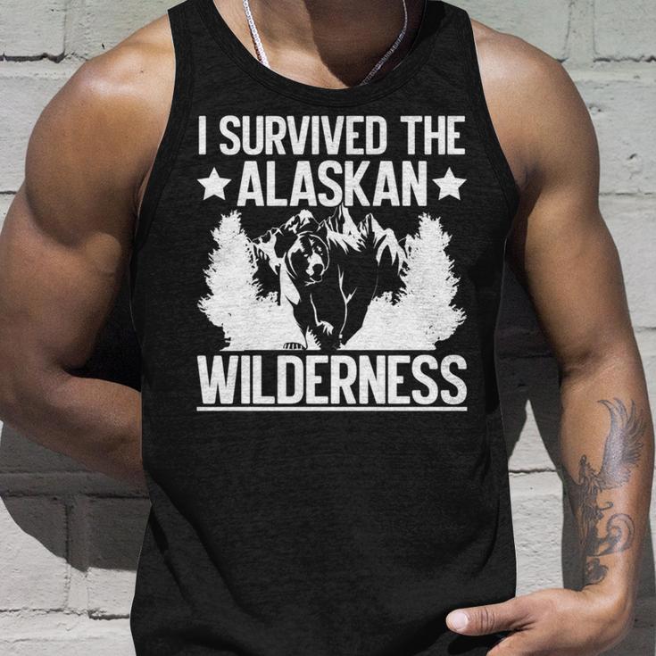 アラスカの荒野を生き延びたアラスカ 長袖tシャツ タンクトップ 彼への贈り物
