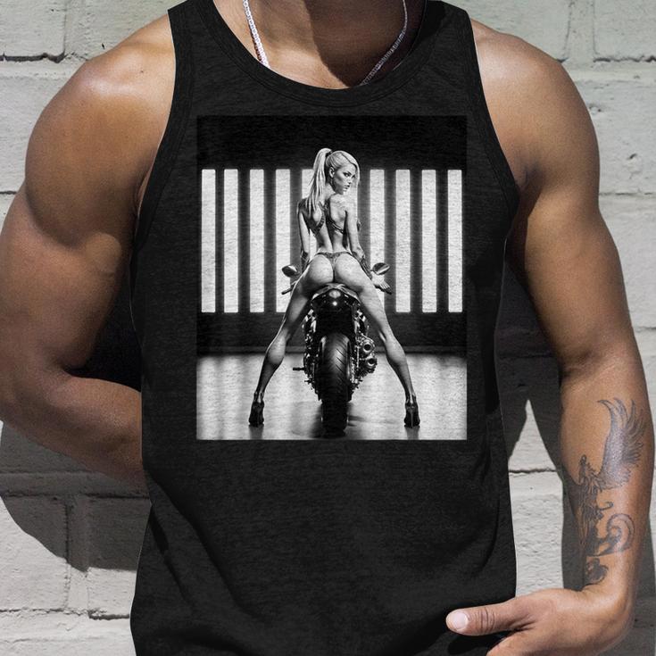 セクシーガールグラフィックtシャツ セクシーブロンドブーティモデルバイカーベイブ タンクトップ 彼への贈り物
