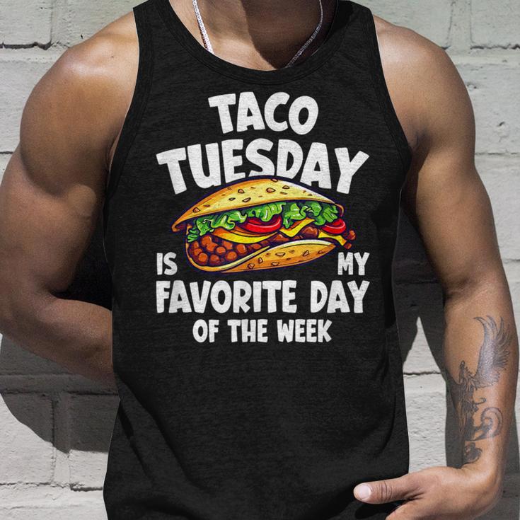 タコ・チューズデーは1週間のうちで一番好きな日 Taco Tuesday Is My Favorite Day タンクトップ 彼への贈り物