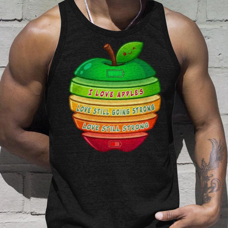 リンゴの力シリーズ リンゴのエネルギー リンゴ スライス 充電 バッテリー 残量 おもしろみ ユニーク 長袖tシャツ タンクトップ 彼への贈り物
