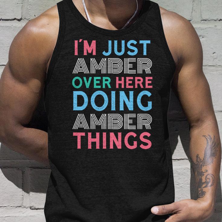 俺はこっちのアンバーなんだよこいつはアンバー・シングス・ネームをやってるだけ 長袖tシャツ タンクトップ 彼への贈り物