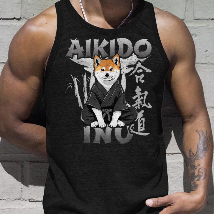 合気道 秋田犬 おもしろ合気道 秋田犬 日本mma タンクトップ 彼への贈り物