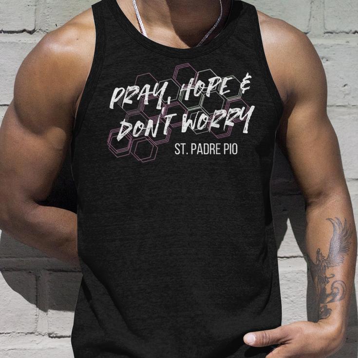 祈って、希望して、心配しないで、ピオ神父 タンクトップ 彼への贈り物