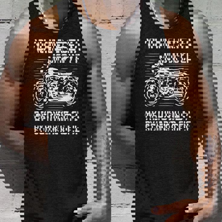 精神科医の外にバイクが停まっているのを見たことはありません 長袖tシャツ タンクトップ 彼への贈り物