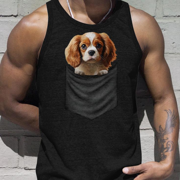 面白いtシャツ キャバリア 胸 ポケット イヌ わんこ メンズ 犬好き グッズ おもしろ 面白い 服 ネタ 長袖tシャツ タンクトップ 彼への贈り物