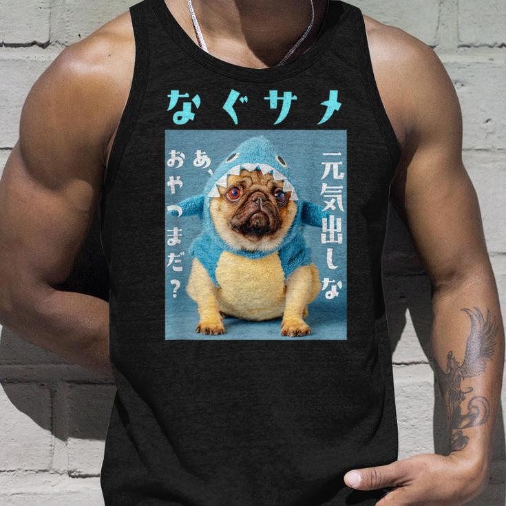面白いtシャツ パグ 犬 サメ なぐさめ イヌ メンズ 犬好き グッズ かわいい おもしろ 面白い 服 ネタ タンクトップ 彼への贈り物