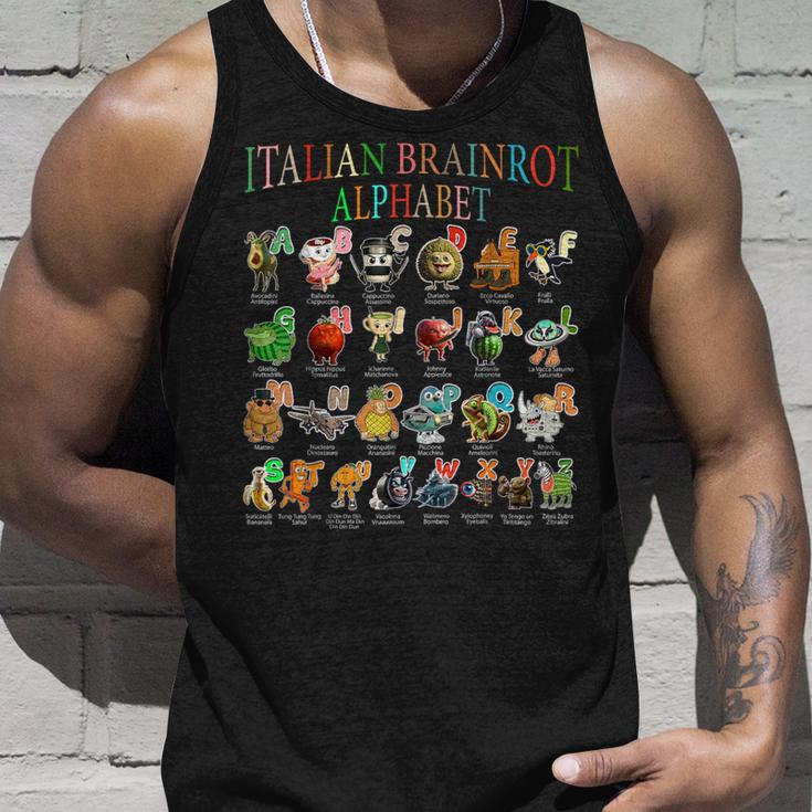 面白いイタリアンブレインロットキャラクターアルファベットミームブレインロット。 タンクトップ 彼への贈り物