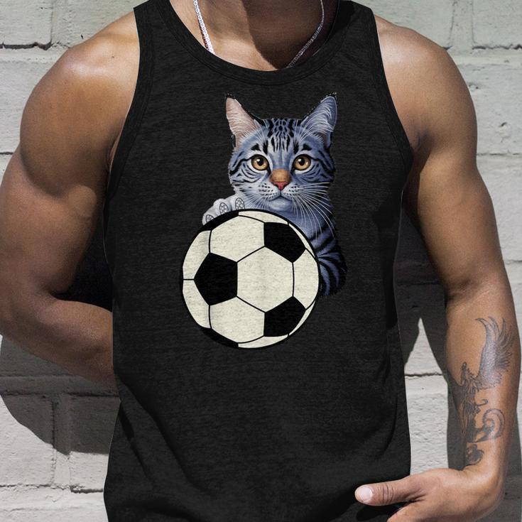 面白い猫サッカーボールグラフィック子猫のスポーツ愛好家のコスチューム タンクトップ 彼への贈り物