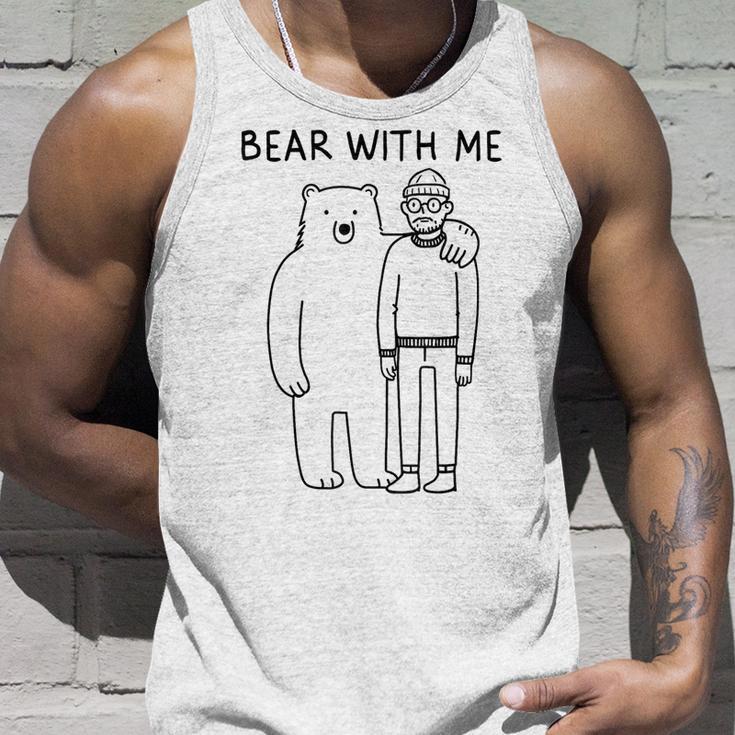 Bear With Me – 面白いミニマリストアニマルしゃれ タンクトップ 彼への贈り物
