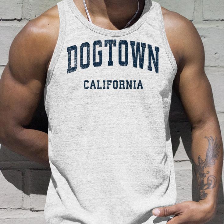 Dogtown California Ca ビンテージアスレチックスポーツデザイン タンクトップ 彼への贈り物