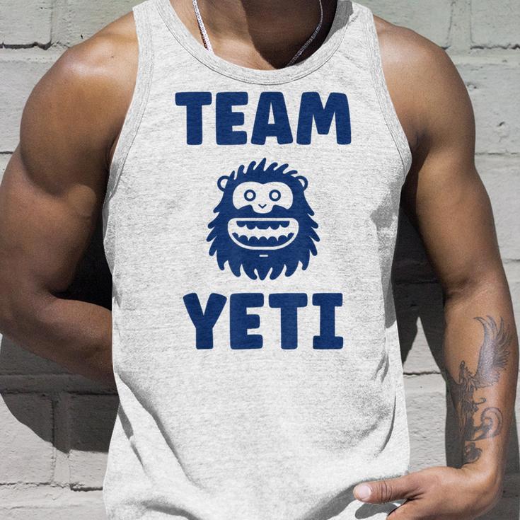 野獣のイエティ 忌まわしい雪だるまのユーモア 私はイエティが大好き Team Yeti タンクトップ 彼への贈り物
