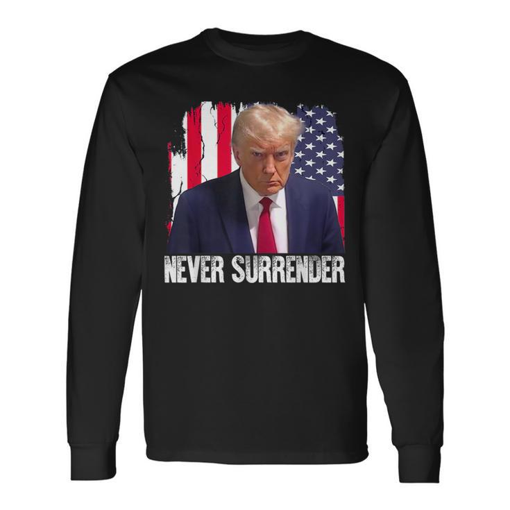 トランプは決して降伏しない 共和党大統領ドナルド・トランプ 長袖Tシャツ