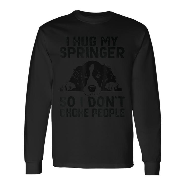 人の首を絞めないように、イングリッシュ・スプリンガーを抱き締めます 長袖Tシャツ