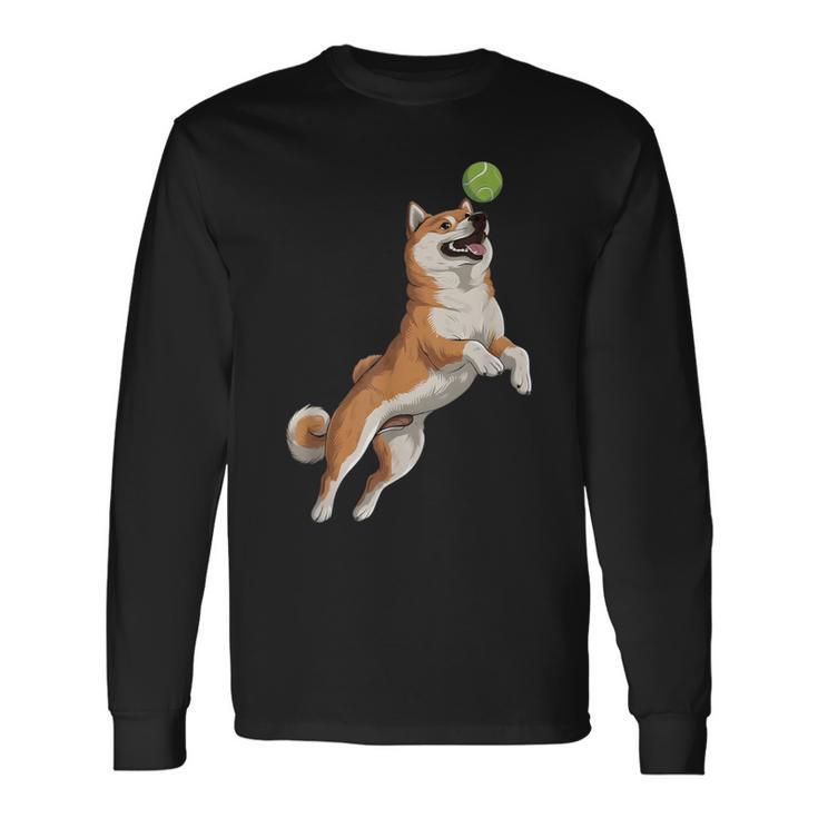 遊び心のある柴犬フェッチ追いかけテニスボール 長袖Tシャツ