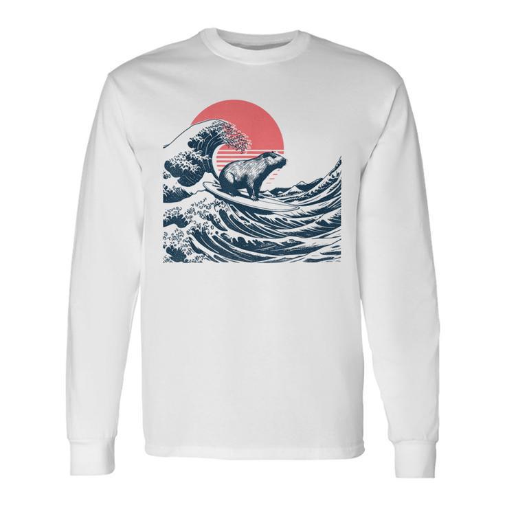 神奈川沖のビッグウェーブでサーフィンをするサーファーのカピバラ 長袖Tシャツ