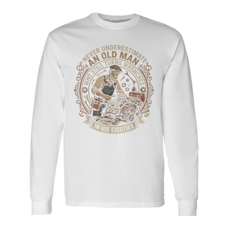 老人はレンチを回す 彼の 80年代 ヴィンテージ メカニック 長袖Tシャツ