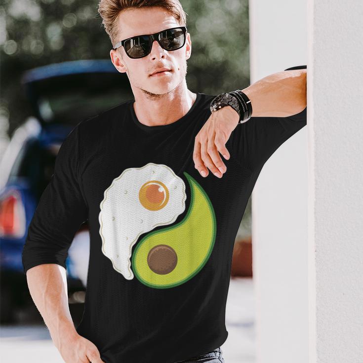 Avocado And Eggs Keto Diet Healthy Eating Yin Yang Yin Yang 長袖Tシャツ 彼への贈り物
