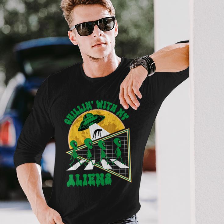 Chillin With My Aliens ハロウィン 宇宙船 エイリアン Ufo 面白い 長袖Tシャツ 彼への贈り物