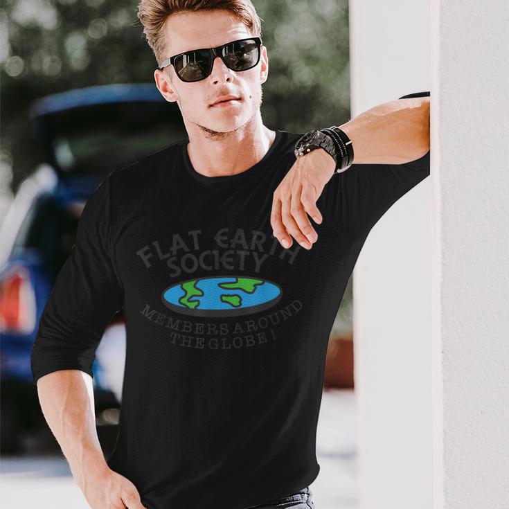 Flat Earthociety Members Around The Globe ジョーク 長袖Tシャツ 彼への贈り物