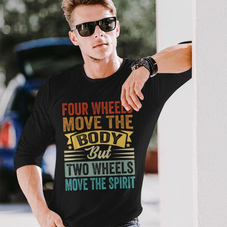 Four Wheels Move The Body But Two Wheels Move Thepirit 長袖Tシャツ 彼への贈り物