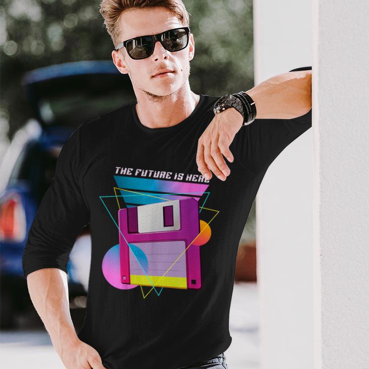 The Future Is Here フロッピーディスクディスクディスクレトロ80年代vaporwave 長袖Tシャツ 彼への贈り物