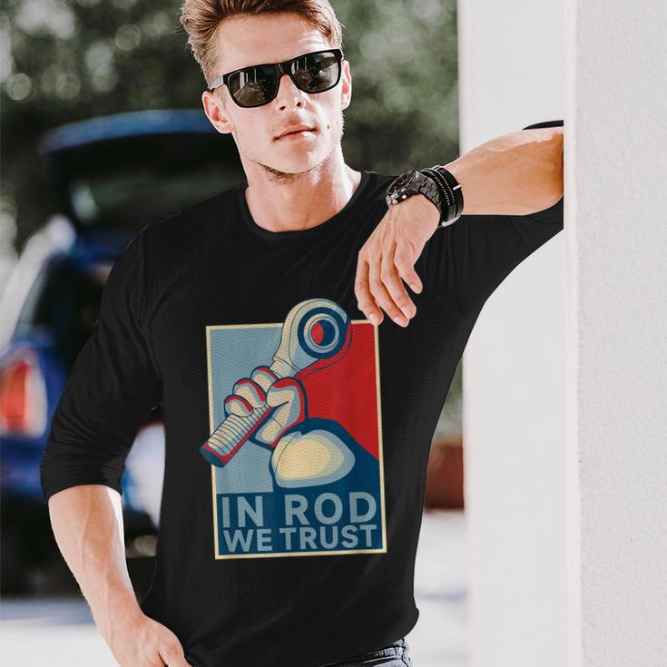 In Rod We Trust-ハイムジョイントレースカーロッククローラー 長袖Tシャツ 彼への贈り物