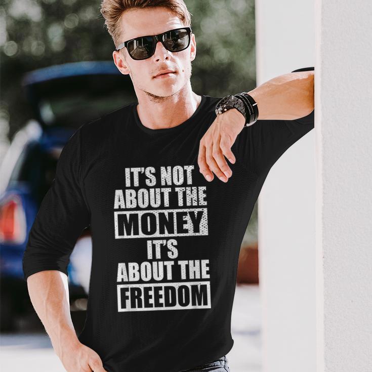 It's Not About Money It's About Freedom お金ではなく、自由を手に入れるために 長袖Tシャツ 彼への贈り物