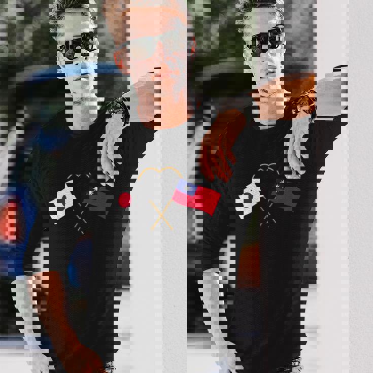 Japanese Flag Taiwanese Flag 台湾の遺産 台湾のルーツ 日本の国旗 台湾の国旗 長袖Tシャツ 彼への贈り物