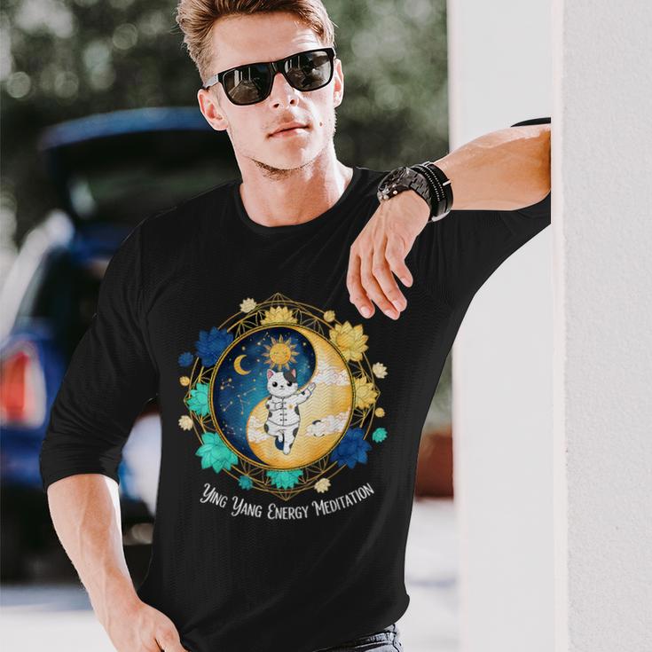 Life Happens 太極拳は猫陰陽エネルギー瞑想を助ける 長袖Tシャツ 彼への贈り物