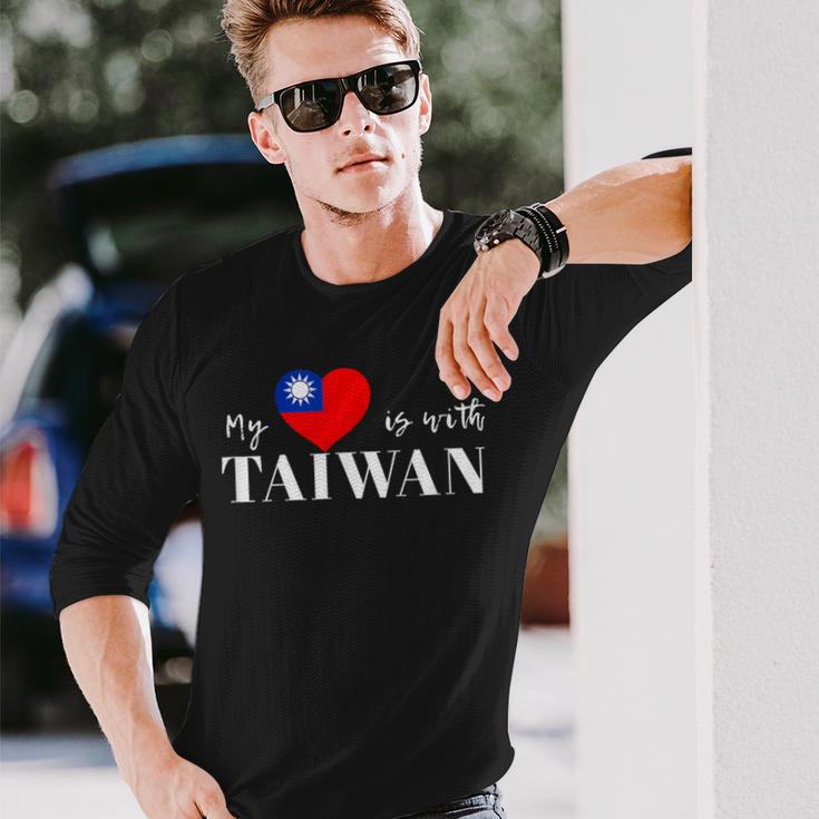 I Love Taiwan Flag Taiwan's Pride Itand With Taiwan Heart 長袖Tシャツ 彼への贈り物